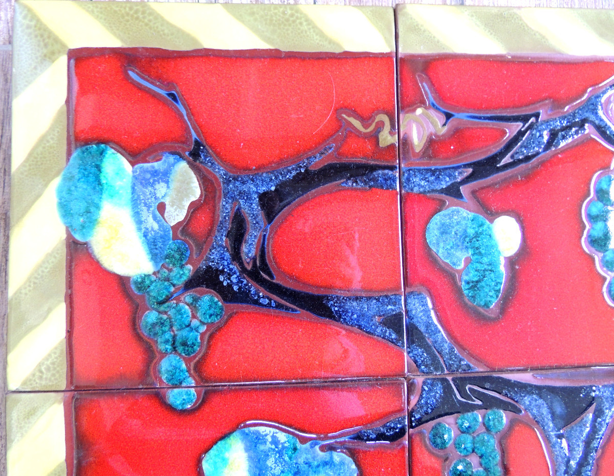 panneau en céramique émaillée de l'artiste Paul Corriger 1923 - 2009 , thème la vigne , 20 ème-photo-1
