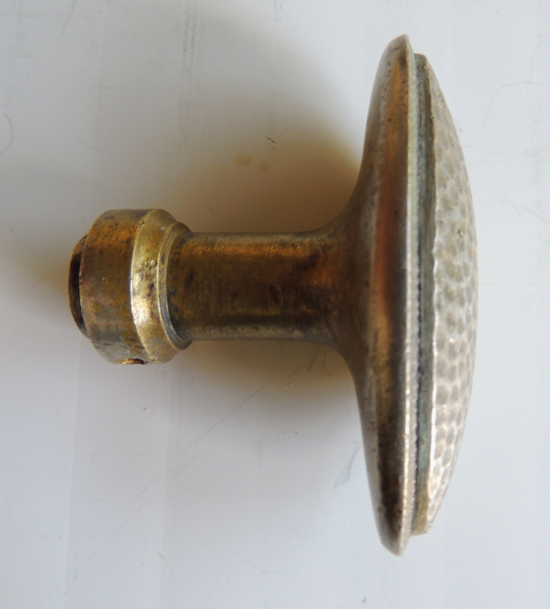 poignées de porte avec leurs platines en bronze argenté , art nouveau , modèle martelé , 20 ème-photo-3