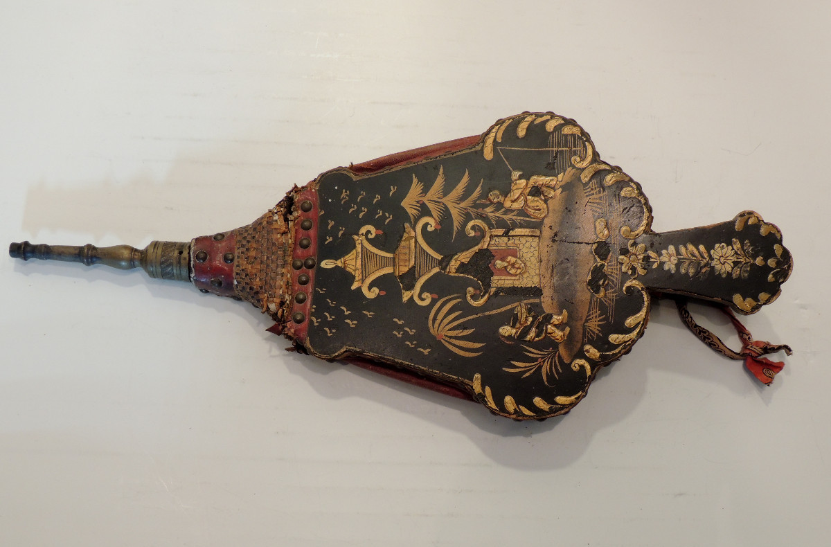 Old Asian Fireplace Bellows, Chinese Lacquer Decoration, 18th Century  -photo-3