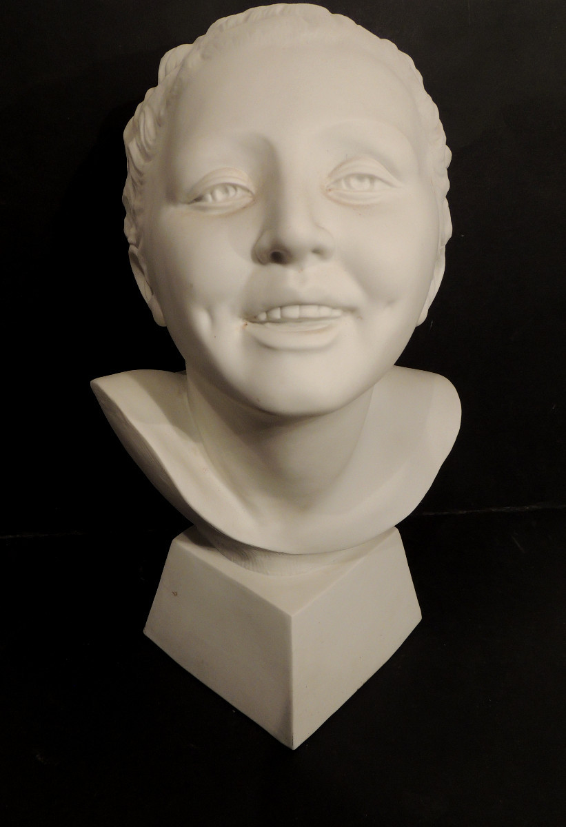 buste d'une jeune femme en biscuit , céramique marquée  1959 B.Rezt , 34 cm de hauteur , 20 ème-photo-4