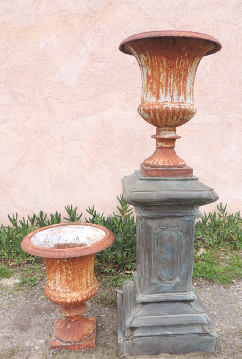 paire de médicis en fonte  de 48 cm de hauteur chacune  , 20 ème 