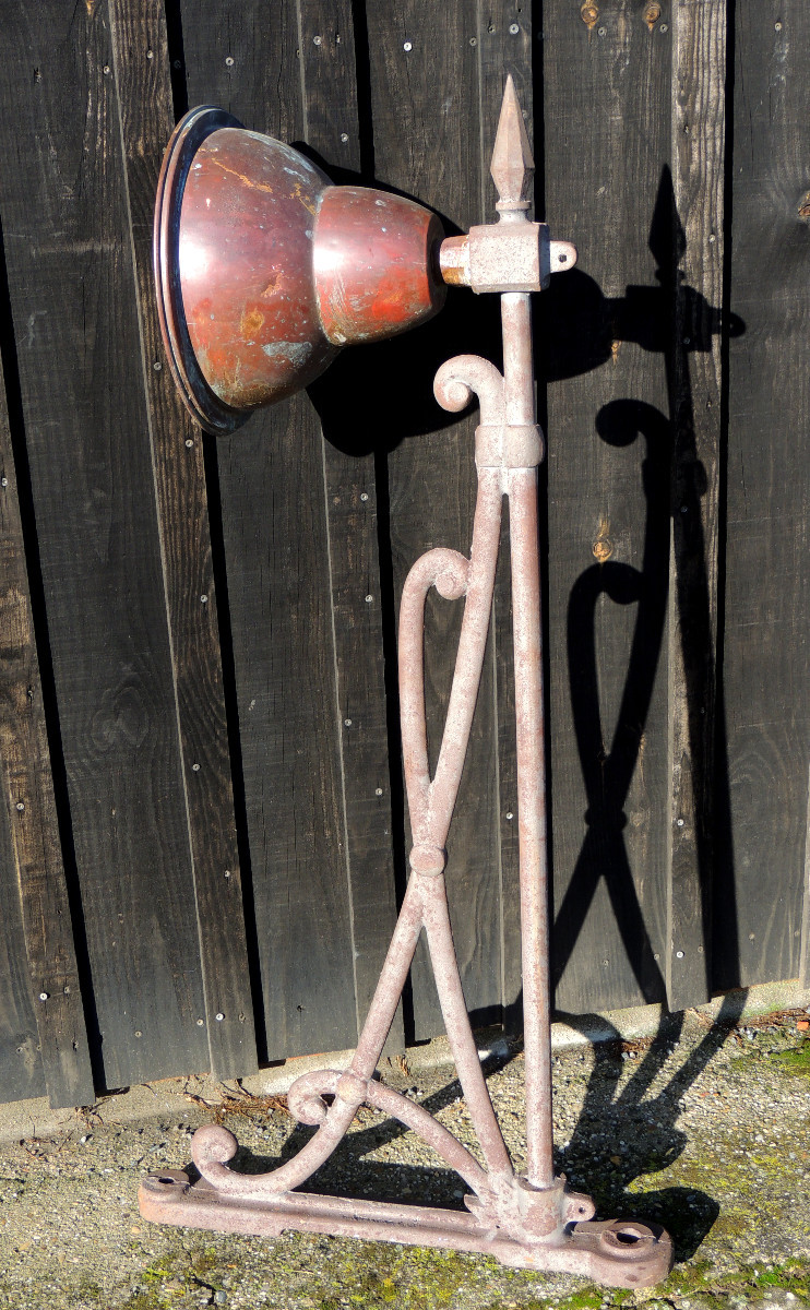 lanterne , lanterne de rue sur potence en fonte avec sa  lampe en cuivre , art nouveau , 20 ème-photo-2