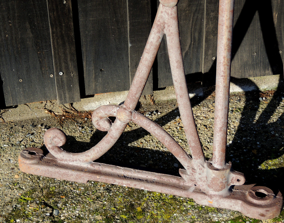 lanterne , lanterne de rue sur potence en fonte avec sa  lampe en cuivre , art nouveau , 20 ème-photo-3