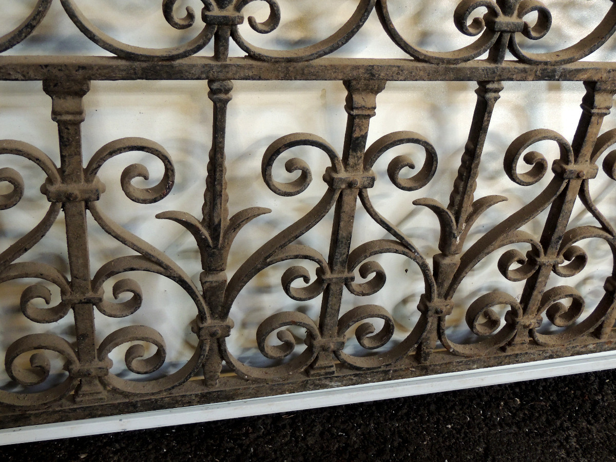 garde-corps , rambarde , appui de fenêtre en ferronnerie , de style Louis XIV du 18 ème siècle-photo-1