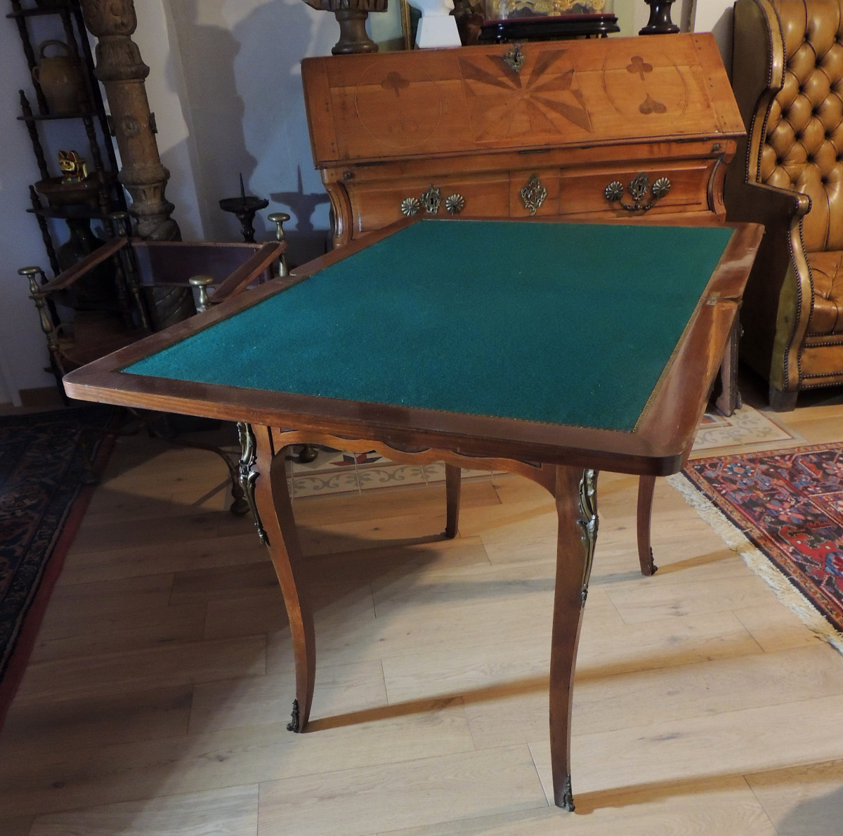 table à jeux Louis XV  plateau en bois de rose , marquéterie en son centre , fin 19 ème -photo-4