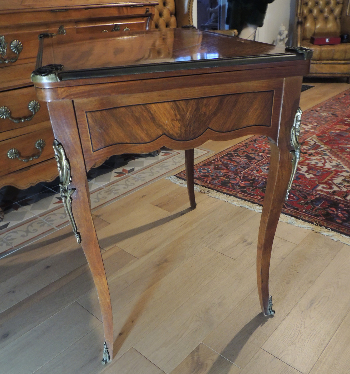 table à jeux Louis XV  plateau en bois de rose , marquéterie en son centre , fin 19 ème -photo-3