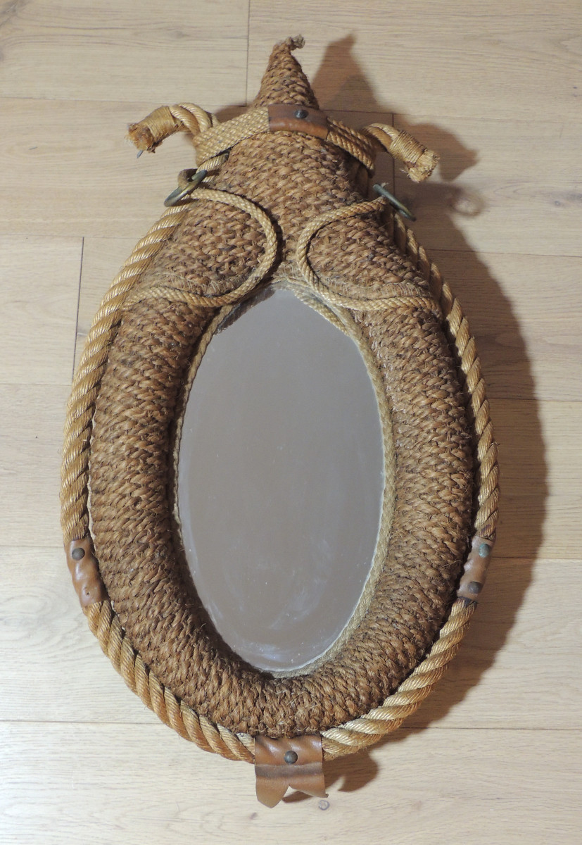 miroir en forme de collier en corde , création des designers A. Audoux et Frida Minet , 20 ème 