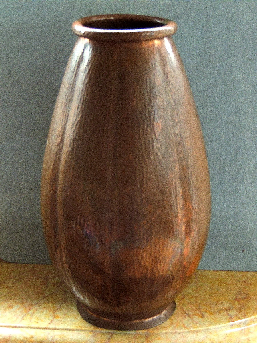 Copperware, Hammered Copper Vase Signed Under The Neck Carnière, Art Deco, 20th Century 