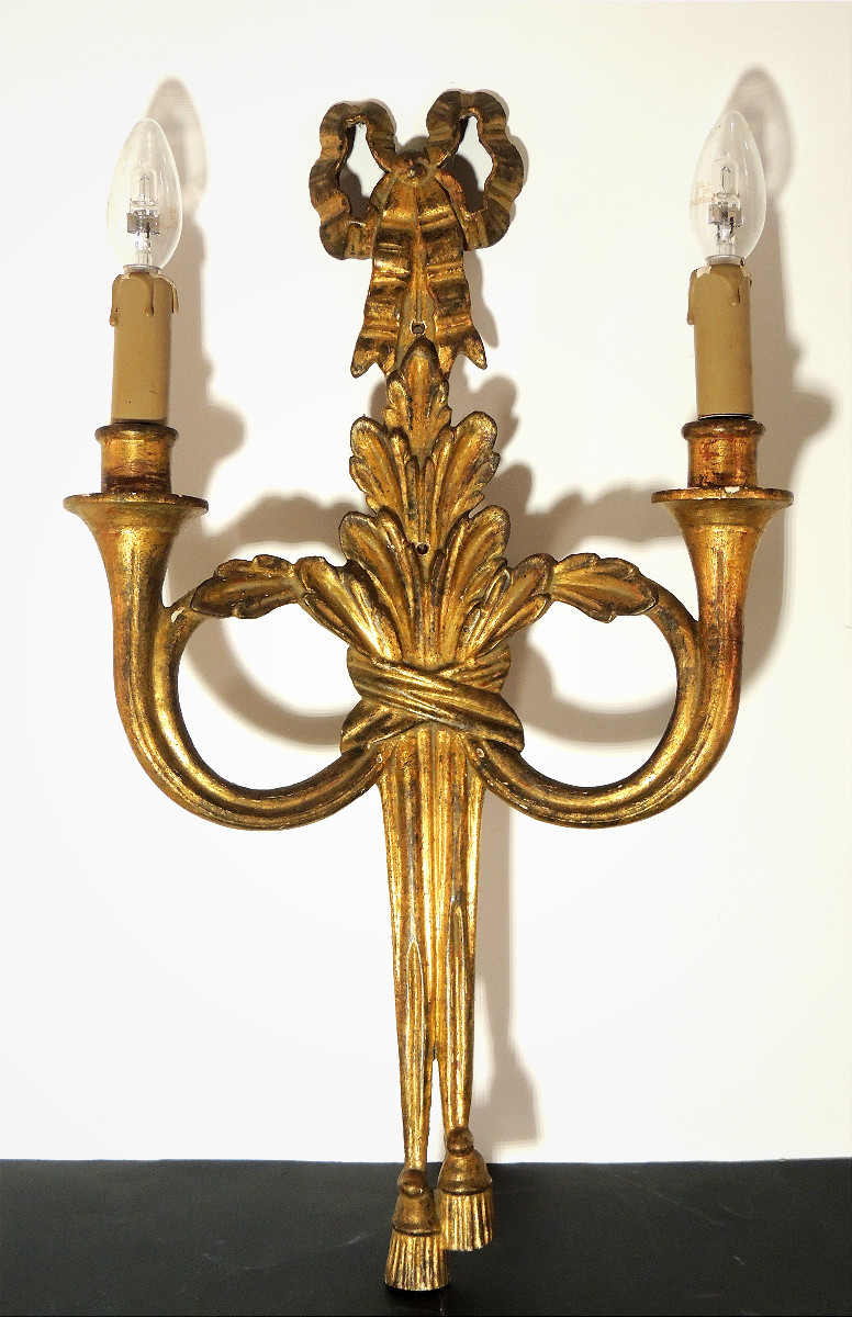 4 appliques en bois doré  2 bras de lumiére Louis XVI décor de passementerie et cors de chasse -photo-2