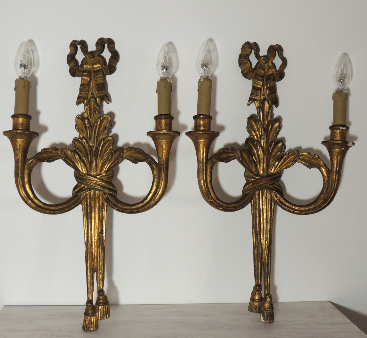 4 appliques en bois doré  2 bras de lumiére Louis XVI décor de passementerie et cors de chasse -photo-2