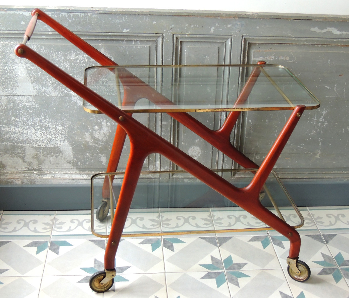 Césare Lacca ( 1929 ) , chariot  desserte table roulante en acajou , plateaux en verre , 20 ème-photo-1