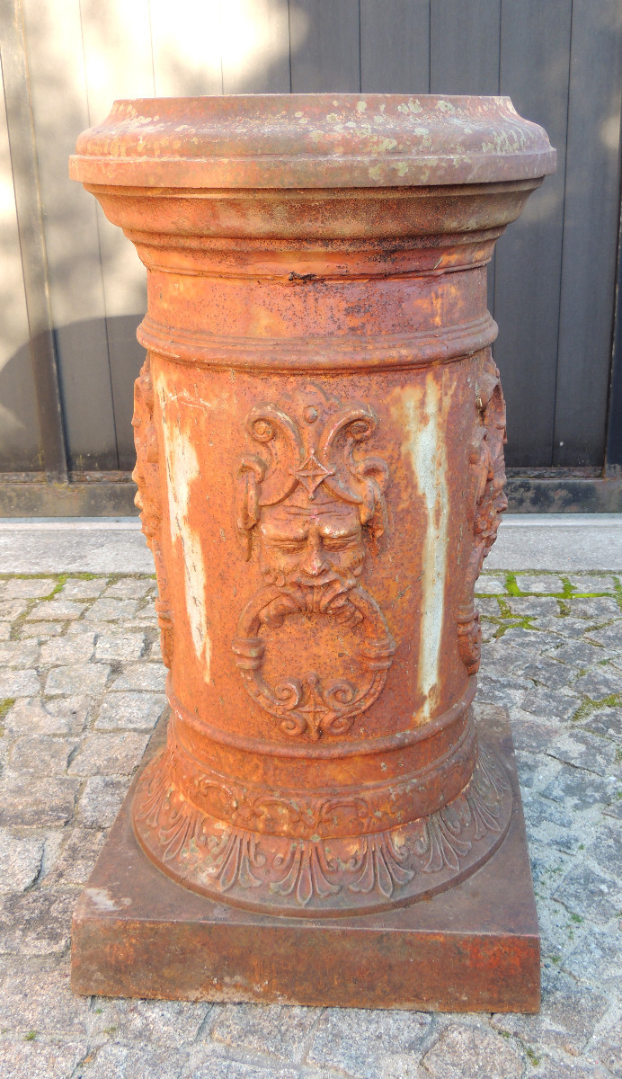 Cast Iron Sheath Decorated Around Its Shaft With 4 Mascaron Heads Typical Of The Médoc Region, 19th Century-photo-4