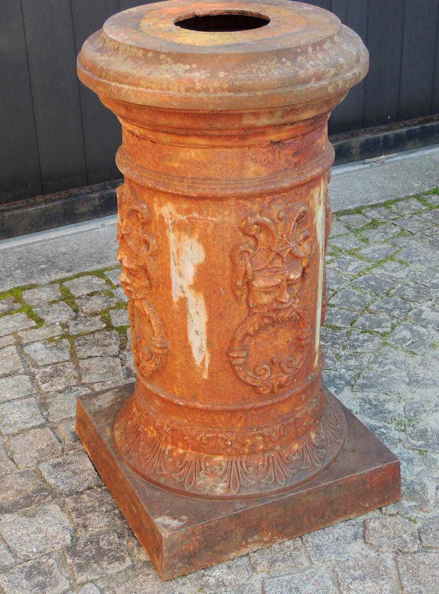 Cast Iron Sheath Decorated Around Its Shaft With 4 Mascaron Heads Typical Of The Médoc Region, 19th Century-photo-1
