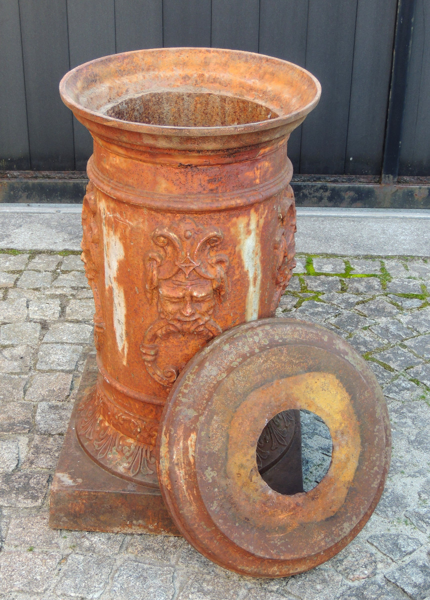 Cast Iron Sheath Decorated Around Its Shaft With 4 Mascaron Heads Typical Of The Médoc Region, 19th Century-photo-7