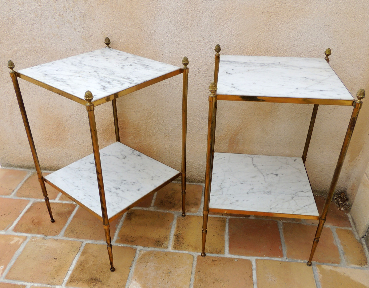paire de bouts de canapé en laiton doré , double plateaux en marbre , maison Bagués , 20 ème