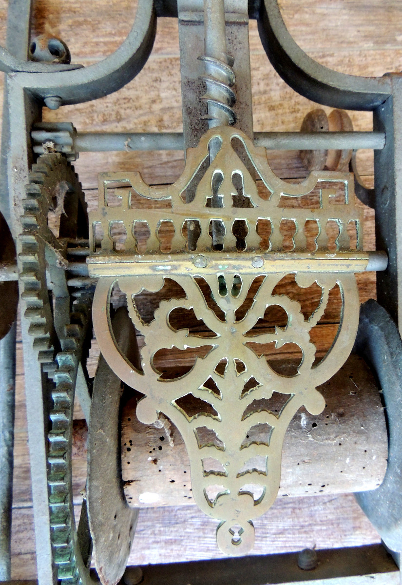 tourne broche  , accessoire de cheminée mural  pour cuire et cuisiner du 18 ème siècle -photo-2
