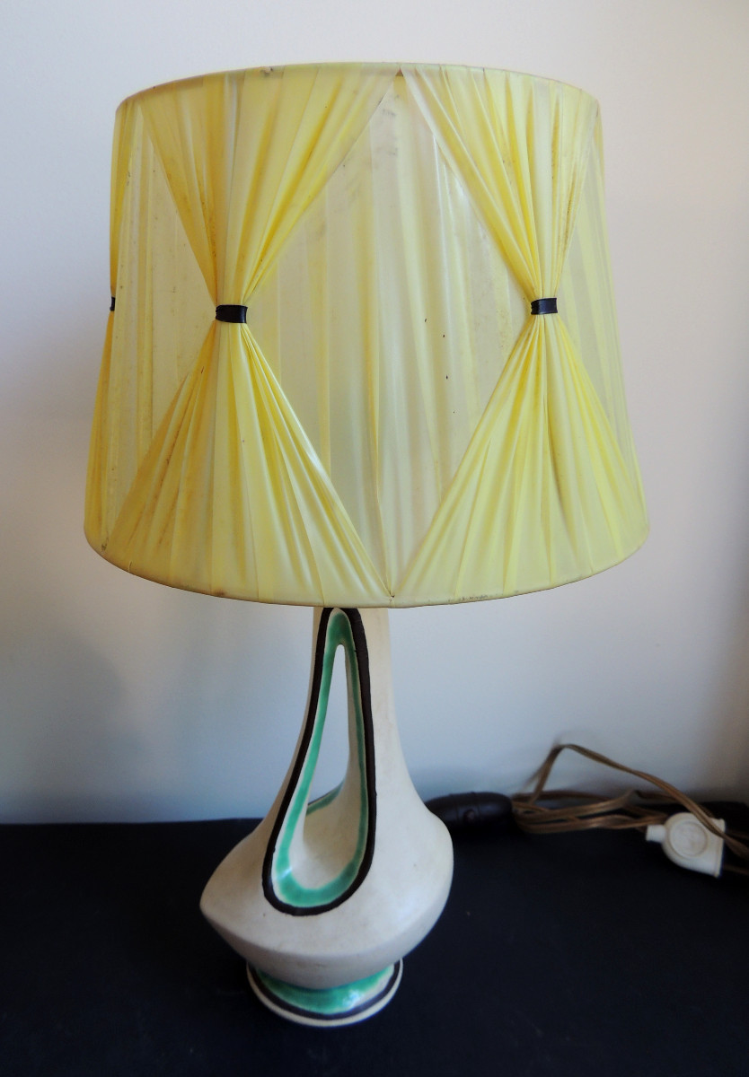 lampe de chevet , pied en céramique blanche aux traits vert et noir,abat jour d'origine ,20 ème-photo-2