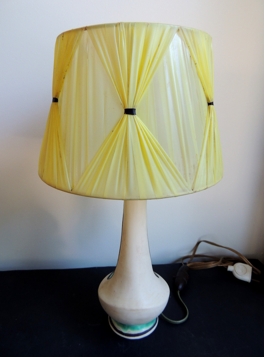 lampe de chevet , pied en céramique blanche aux traits vert et noir,abat jour d'origine ,20 ème-photo-4