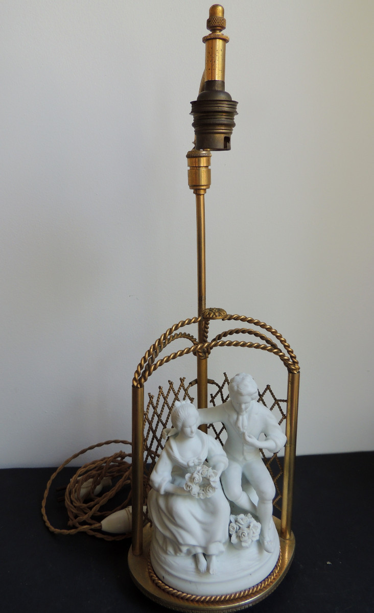 lampe en bronze sujet couple romantique en biscuit sous une tonnelle , Napoléon III fin 19 ème-photo-3
