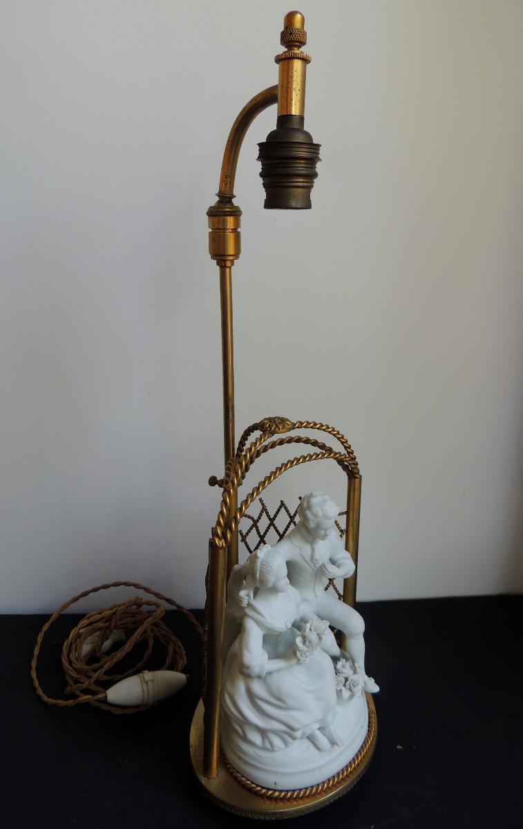 lampe en bronze sujet couple romantique en biscuit sous une tonnelle , Napoléon III fin 19 ème-photo-4