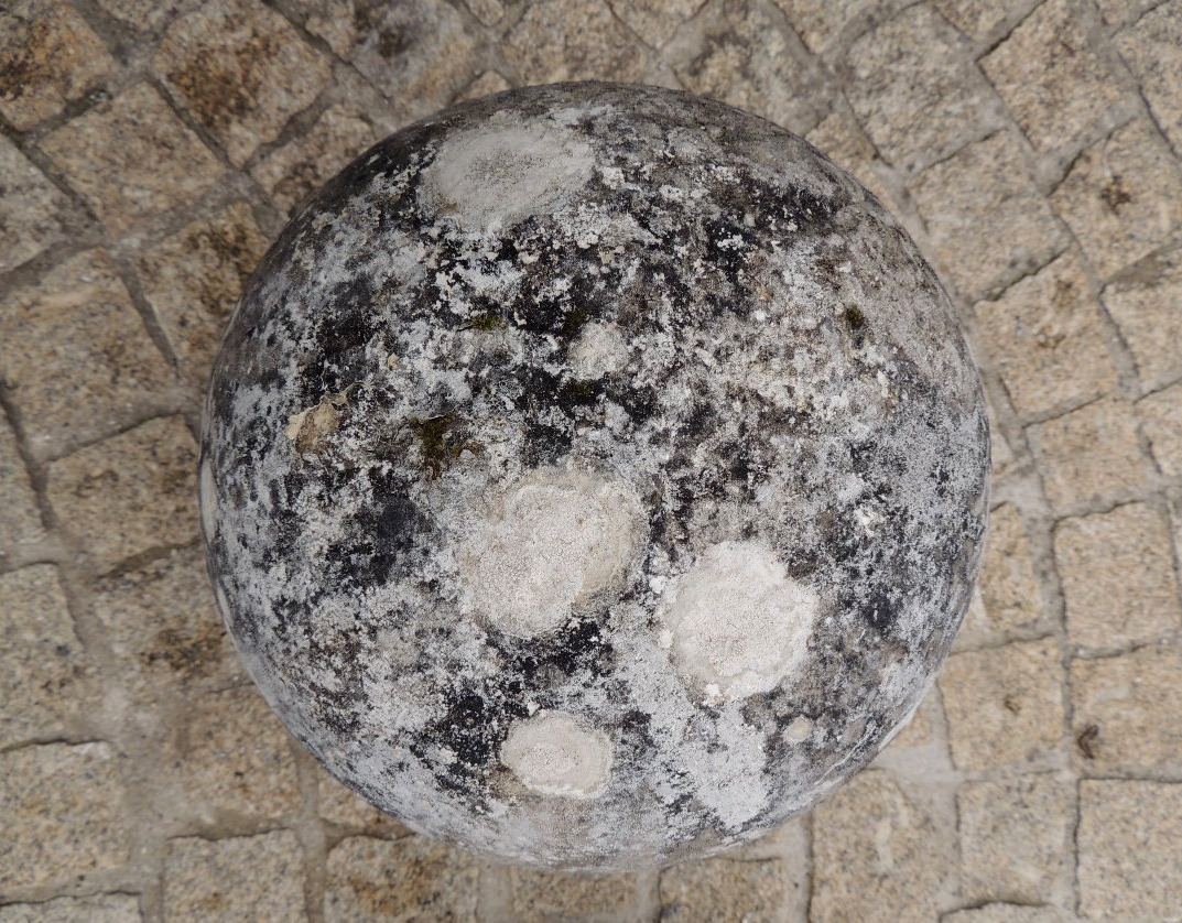 Pair Of Stone Balls, Top Of Pillars For A Chateau Entrance In The Bordeaux Region, 18th Century-photo-1