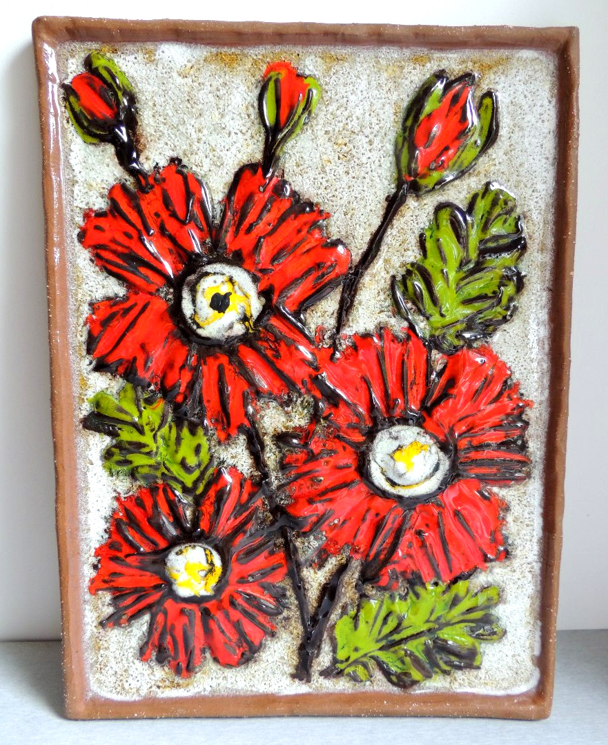 carreau en céramique faïencée vernissée , bouquet de fleurs aux couleurs vives , 20 ème 