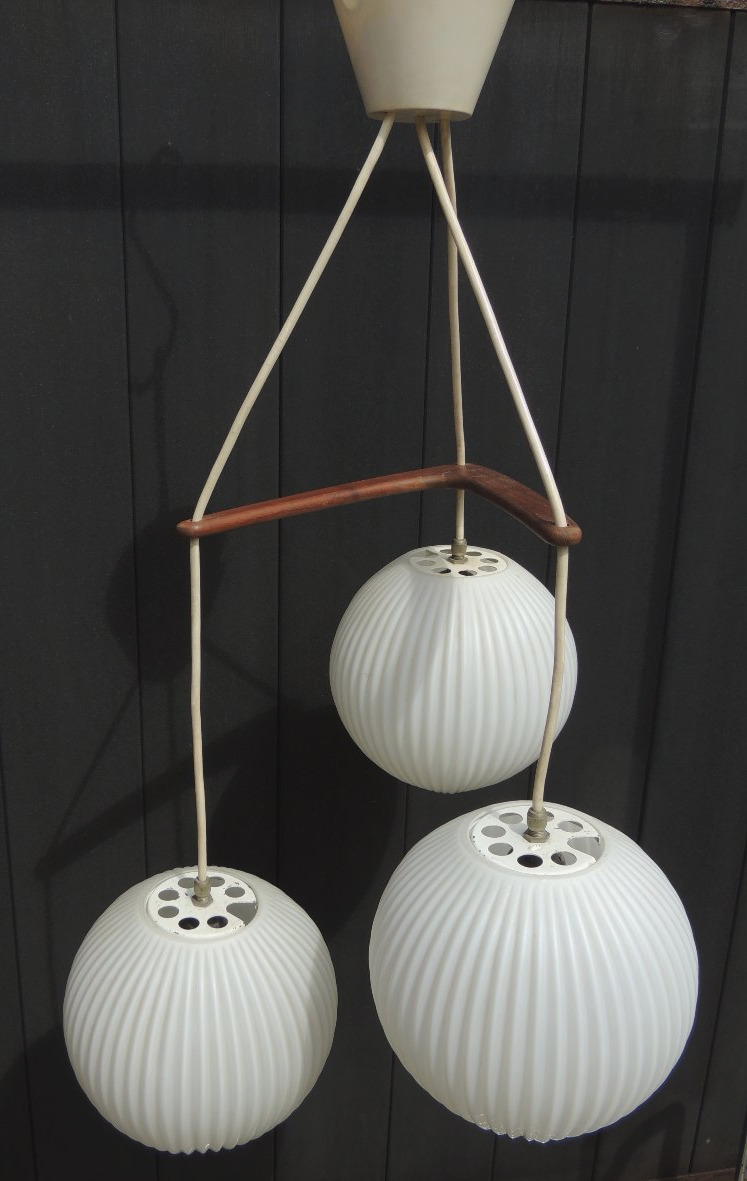 Suspension By Louis Kalff For Philips Year 1960 , Model With Three Suspended Balls , 20 ème