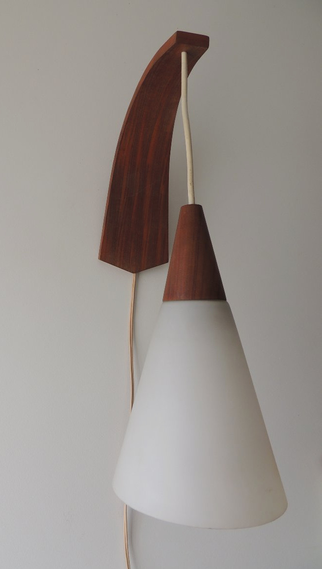 applique de Louis Kalff pour Philips des années 60 ,opaline blanche sur monture en  teck 20 ème-photo-3