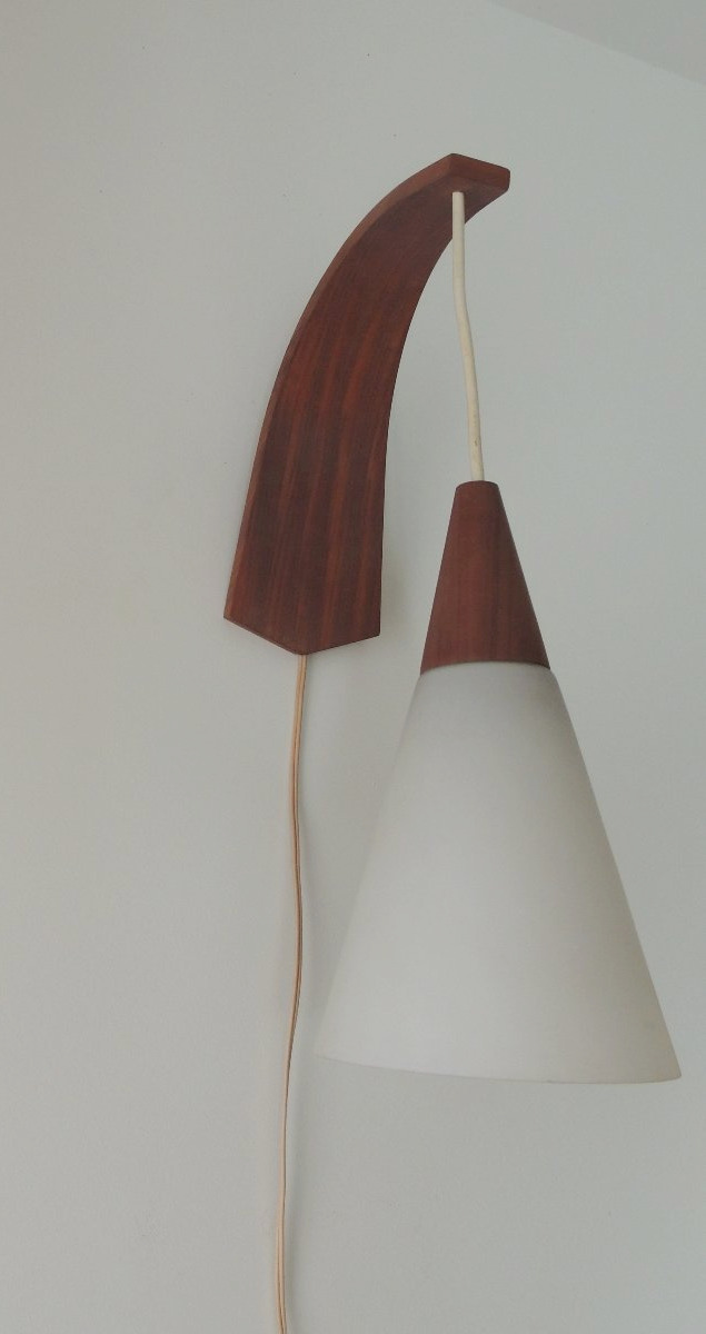 applique de Louis Kalff pour Philips des années 60 ,opaline blanche sur monture en  teck 20 ème-photo-4