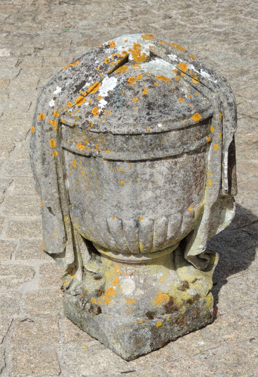 Ancient Covered And Draped Stone Urn , Medoc Region , Weight 90 Kg , 19th Century-photo-4