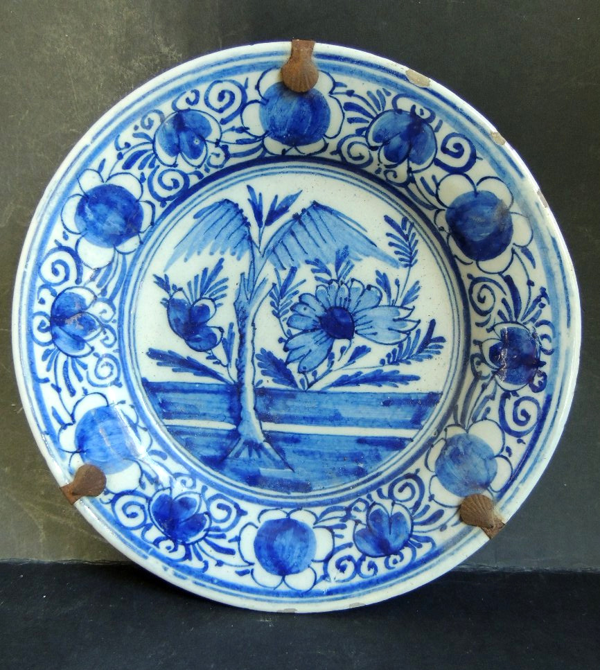 assiette en faïence de Delft , décor floral en camaïeu bleu , Hollande , 18 ème  -photo-2