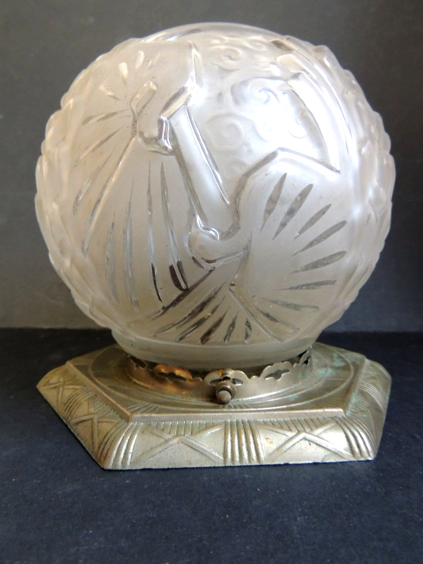lampe à poser , veilleuse en verre pressé moulé des frères Muller , décor d'oiseaux , 20 ème -photo-3