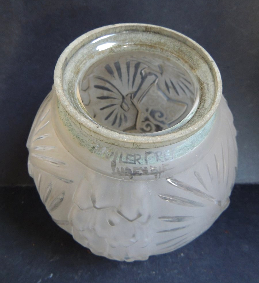 lampe à poser , veilleuse en verre pressé moulé des frères Muller , décor d'oiseaux , 20 ème -photo-2