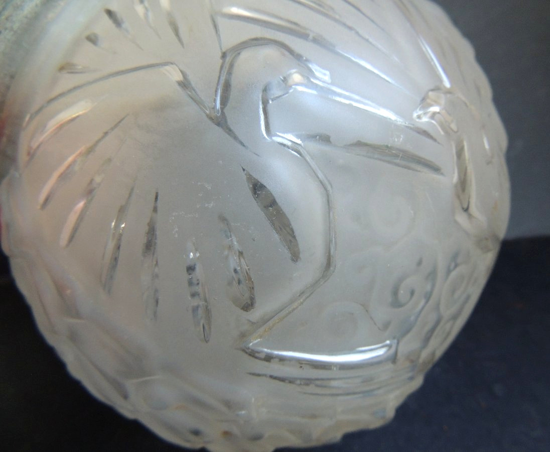 lampe à poser , veilleuse en verre pressé moulé des frères Muller , décor d'oiseaux , 20 ème -photo-3