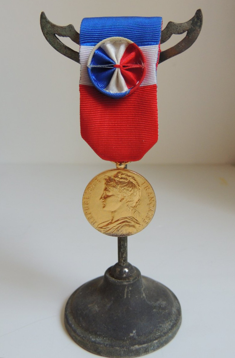 présentoirs , supports  , 19 portes médailles , militaria époque Napoléon III , 19 ème-photo-3