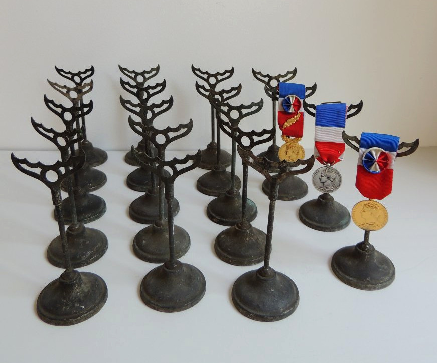 présentoirs , supports  , 19 portes médailles , militaria époque Napoléon III , 19 ème
