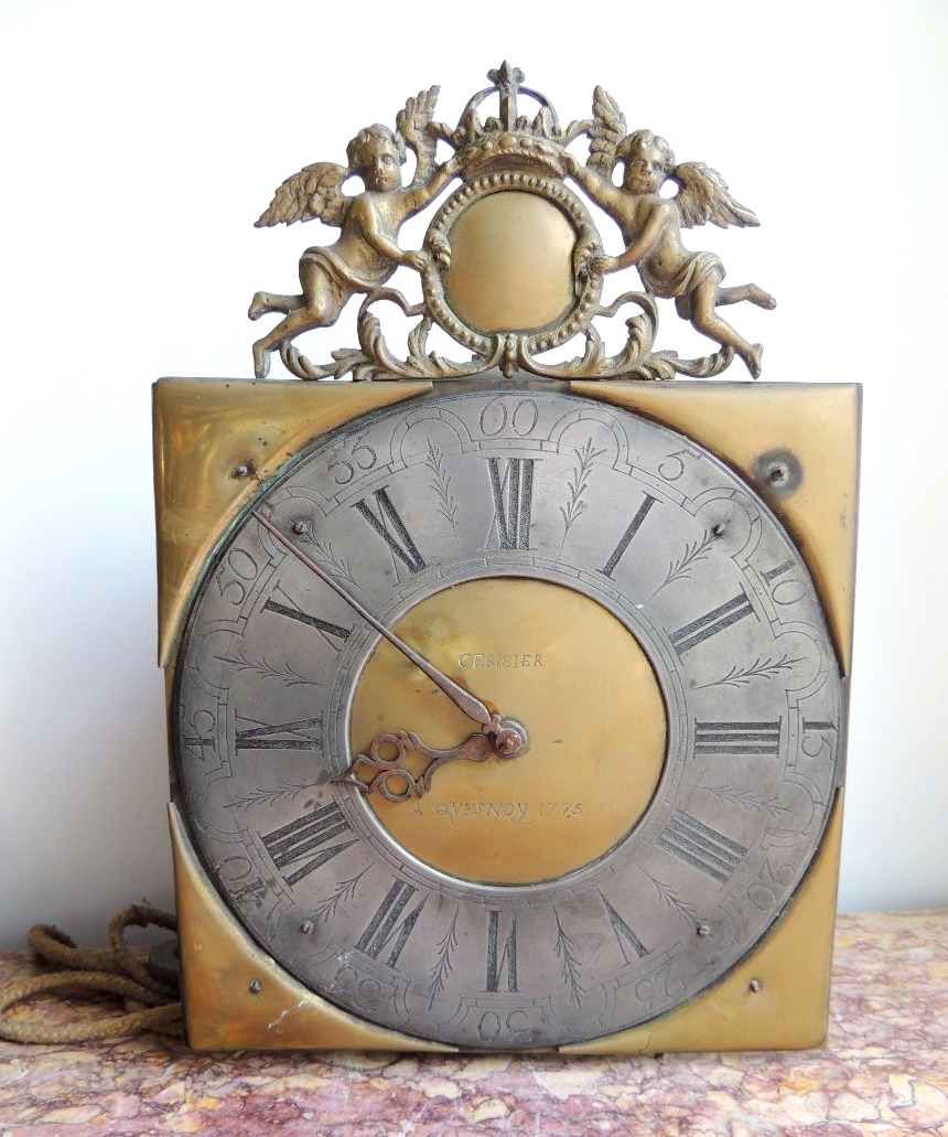mouvement d'horloge de pendule , cadran en étain et plaques de laiton corniche d'anges , 18 ème