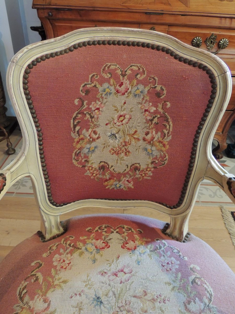 fauteuil cabriolet en bois de hêtre peint ,Louis XV décor floral tapisserie aux points  ,19 ème-photo-4