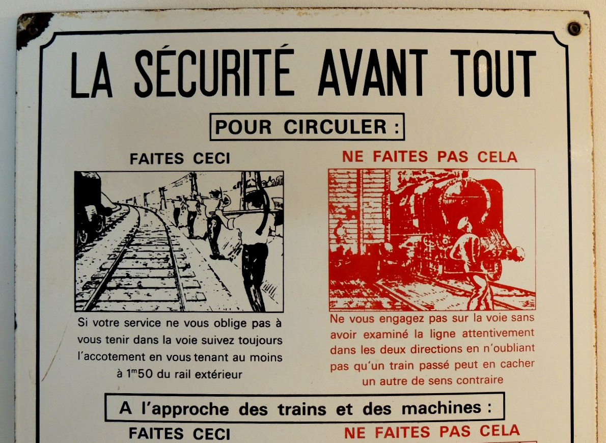 plaque émaillée SNCF " La sécurité avant tout " panneau de signalisation  53 x 40 cm ,  20 ème -photo-1