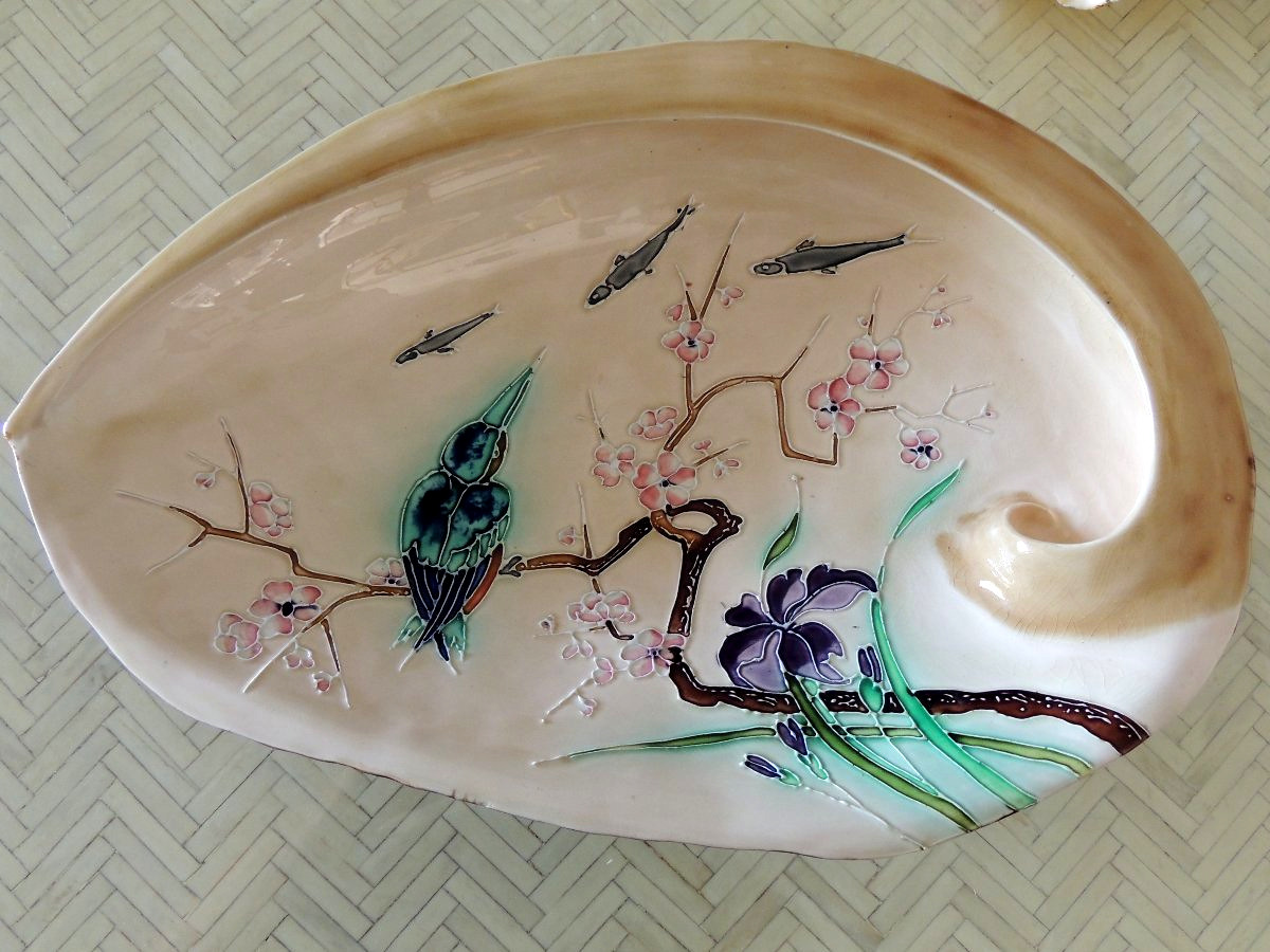 Large, Shell-shaped Slipware Bowl Mounted On Three Legs, With Japanese-style Decoration, 19th Century-photo-3