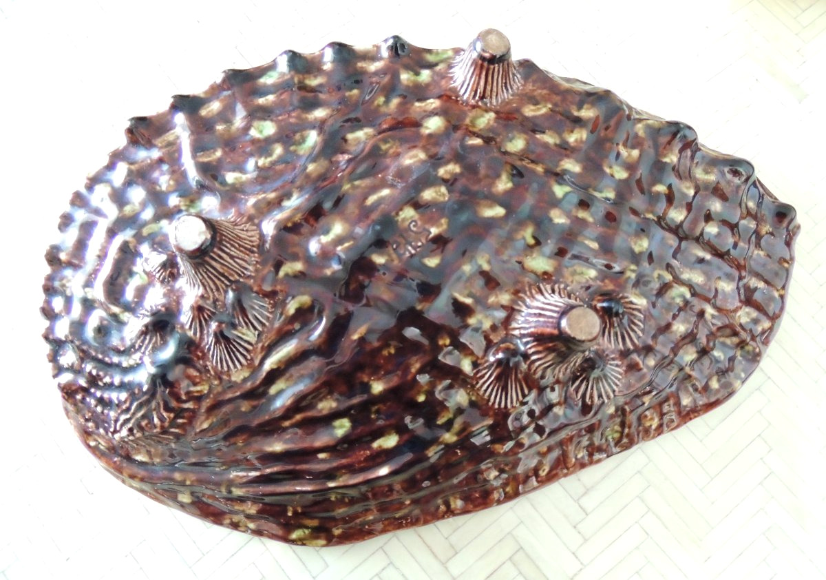 Large, Shell-shaped Slipware Bowl Mounted On Three Legs, With Japanese-style Decoration, 19th Century-photo-3