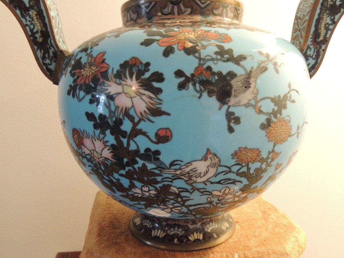 Vase En Bronze à émaux Cloisonnés , Japon Meiji XIX ème Siècle , Décor d'Oiseaux Sur Fond Bleu-photo-4