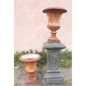 paire de médicis en fonte  de 48 cm de hauteur chacune  , 20 ème 