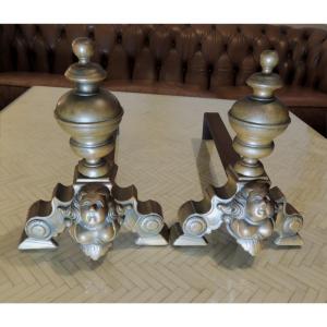 paire de  petits chenets dit marmousets en bronze de style Louis XIV du début 19 ème siècle