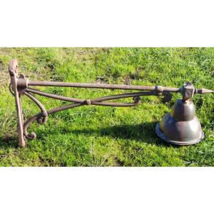 lanterne , lanterne de rue sur potence en fonte avec sa  lampe en cuivre , art nouveau , 20 ème