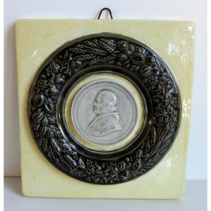 médaillon en porcelaine émaillée portrait du pape pie IV Giovanni Maria Mastai Ferretti 19 ème 