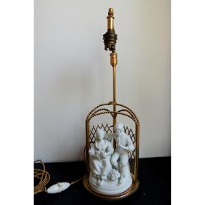 lampe en bronze sujet couple romantique en biscuit sous une tonnelle , Napoléon III fin 19 ème