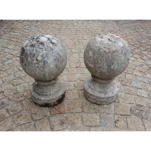 Pair Of Stone Balls, Top Of Pillars For A Chateau Entrance In The Bordeaux Region, 18th Century