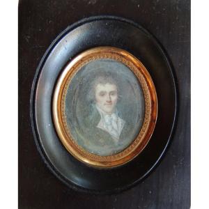 portrait , miniature d'un gentil homme en redingotte dans un cadre en bois noirci , 19 ème