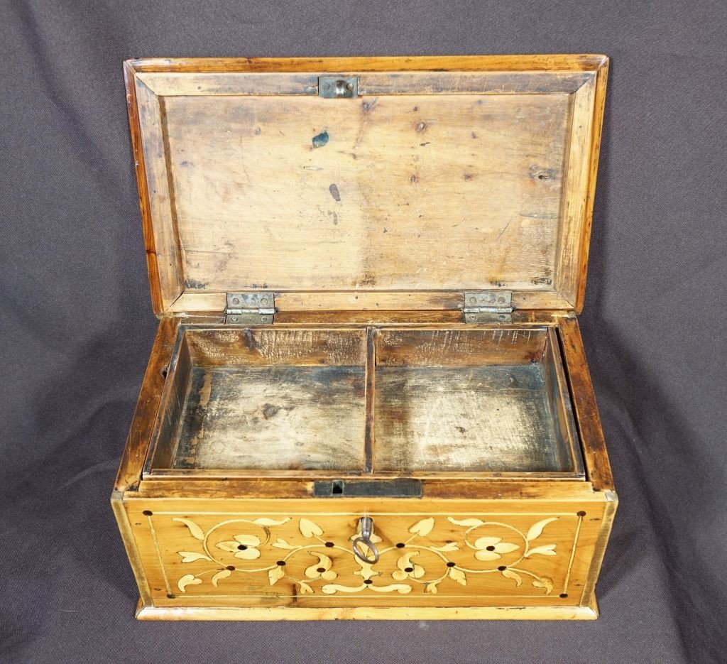 Yew Box With Intarsia Decor-photo-4